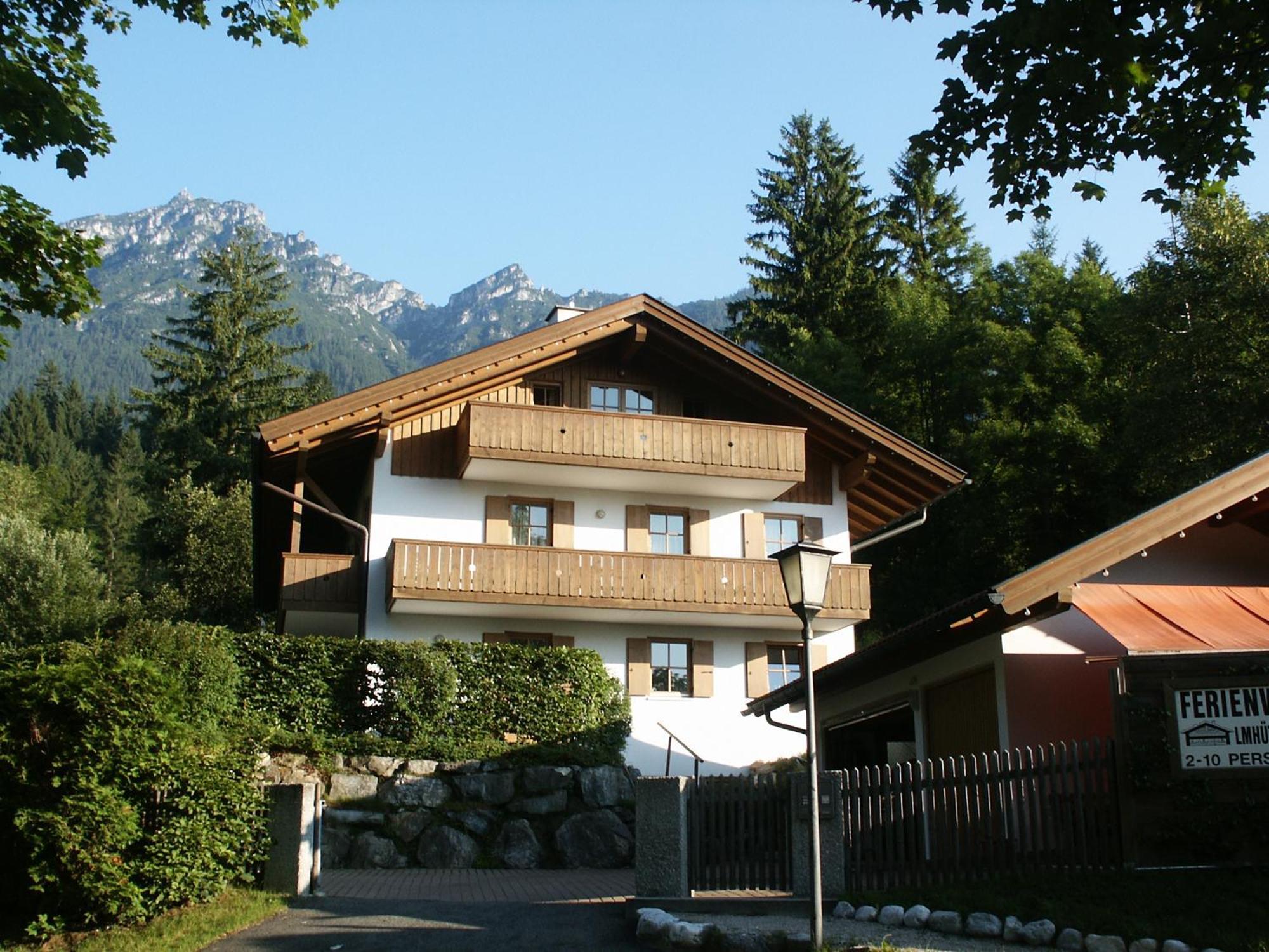 Ferienwohnung Almhuettenweg Dreitorspitze Гармиш-Партенкирхен Екстериор снимка